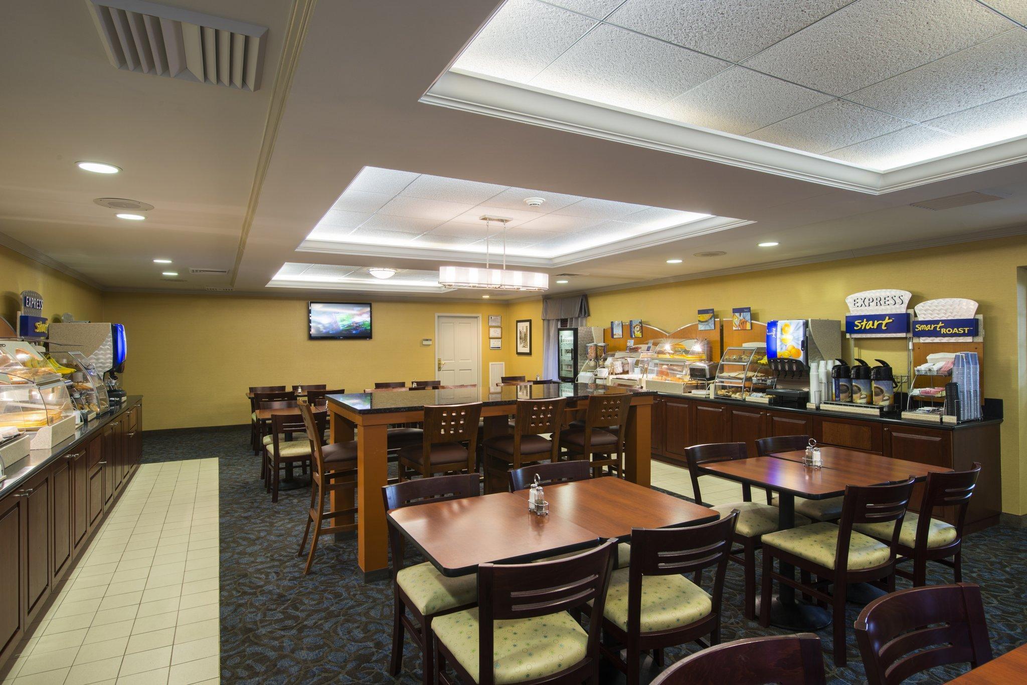 Holiday Inn Express Hotel & Suites Philadelphia - King Of Prussia By Ihg Екстериор снимка