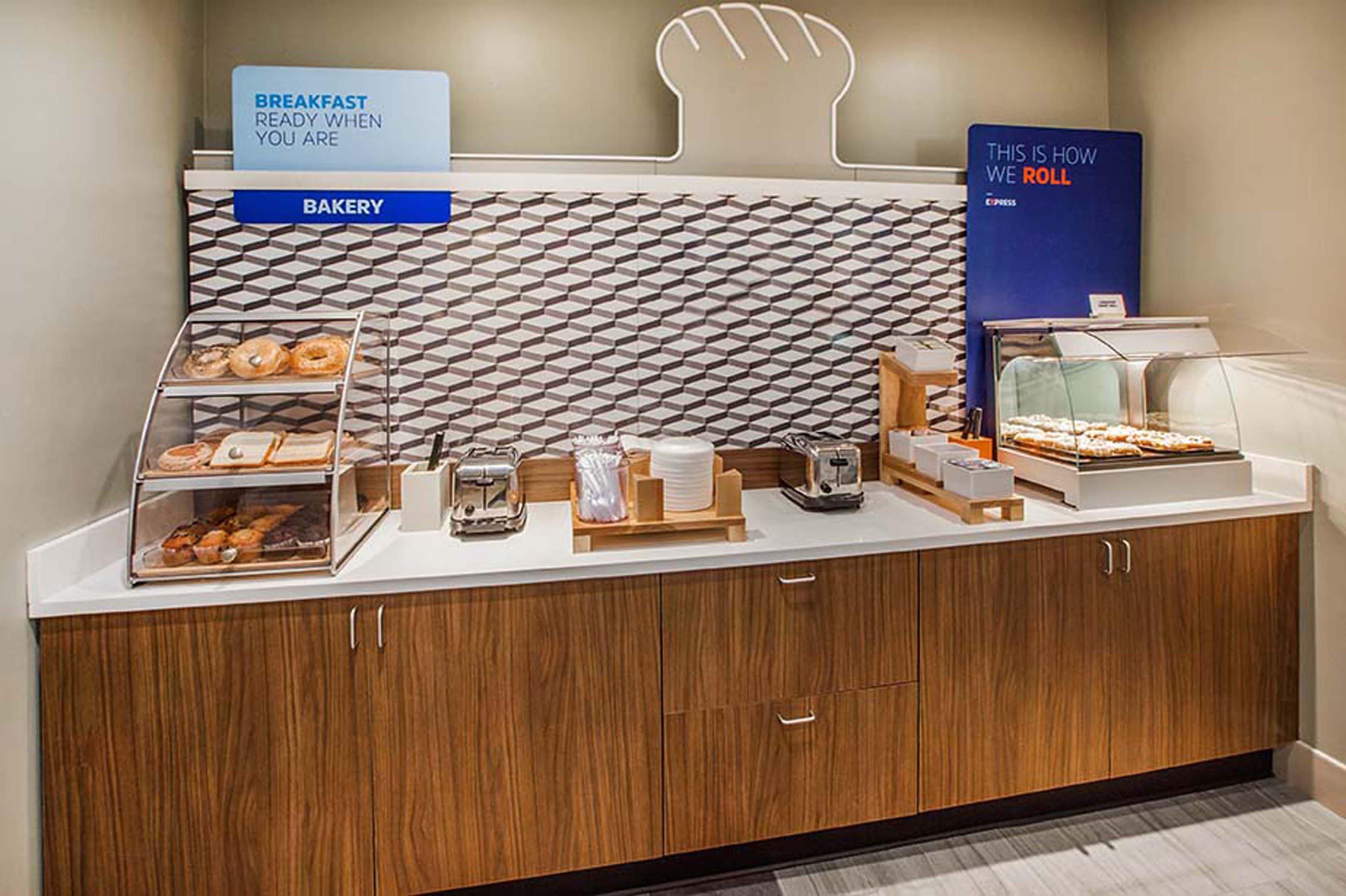 Holiday Inn Express Hotel & Suites Philadelphia - King Of Prussia By Ihg Екстериор снимка