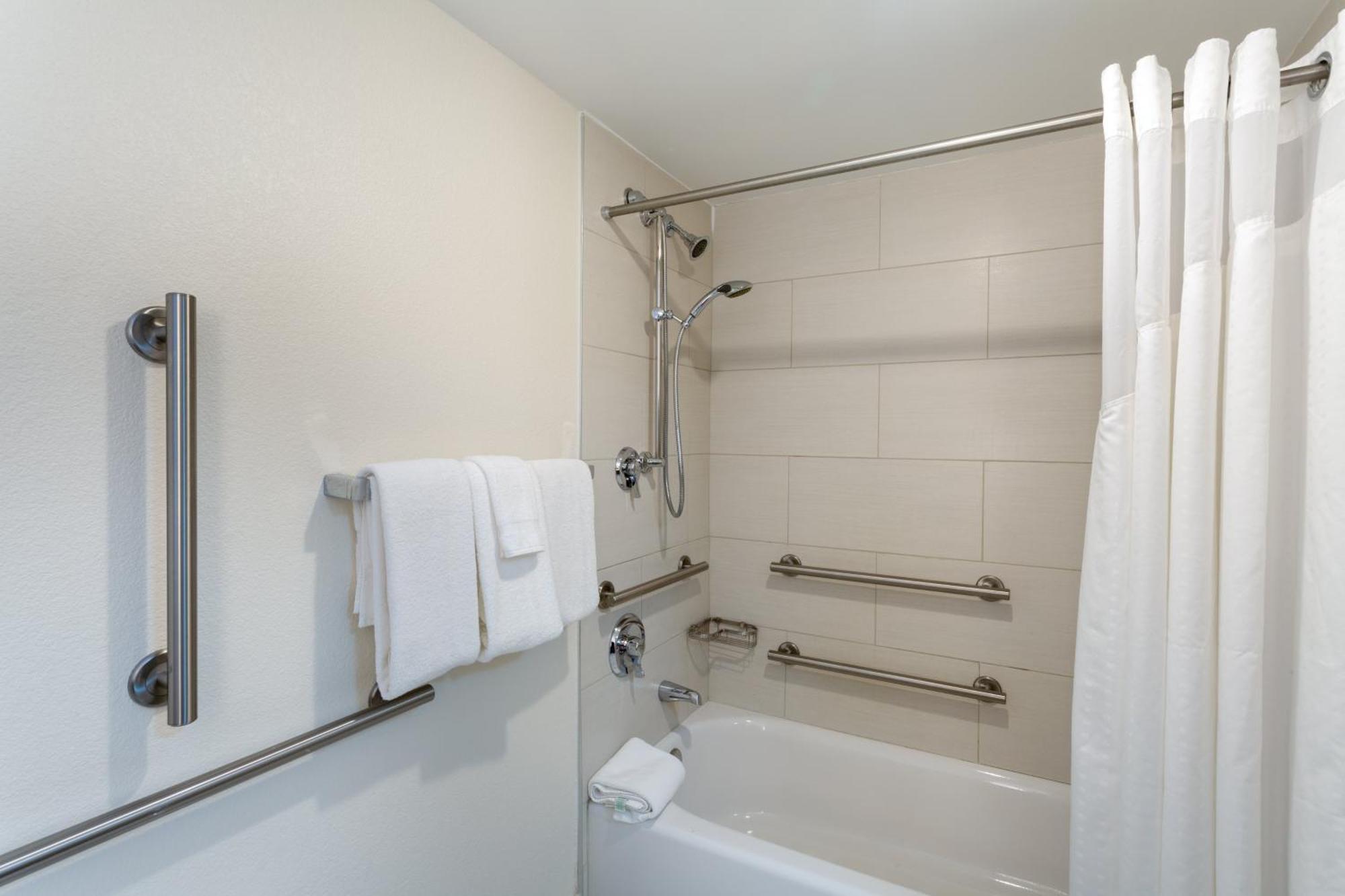 Holiday Inn Express Hotel & Suites Philadelphia - King Of Prussia By Ihg Екстериор снимка
